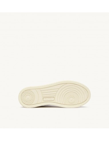 Medalist Low Fuchsia Leather