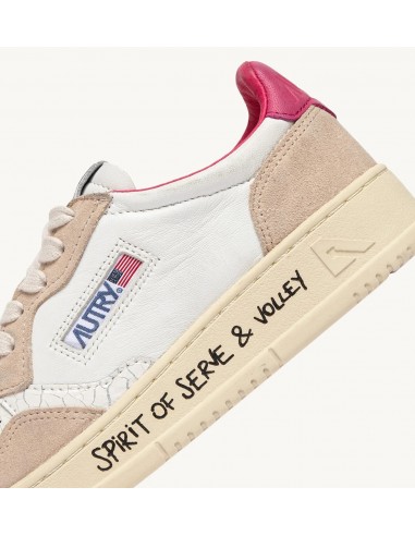 Medalist Low Fuchsia Leather