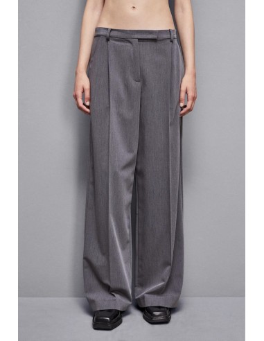 Pantalón Plisado Essential