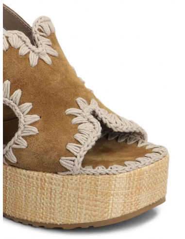 Raffia platform with backstrap