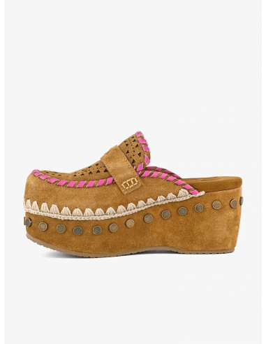 Clog leather overstitch Clog leather overstitch