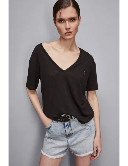 Camiseta de lino con escote...