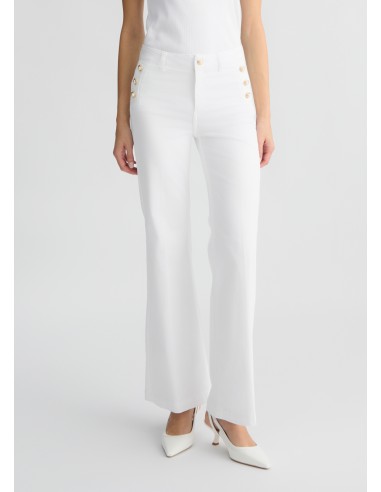 Pantalón acampanado con botones joya