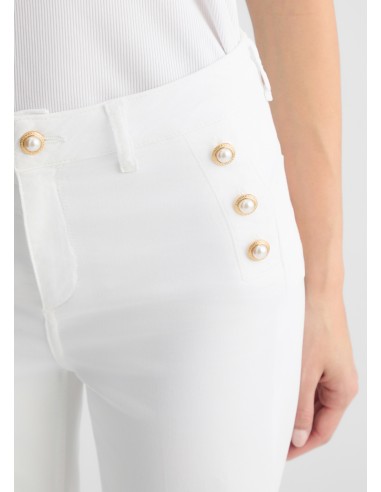 Pantalón acampanado con botones joya