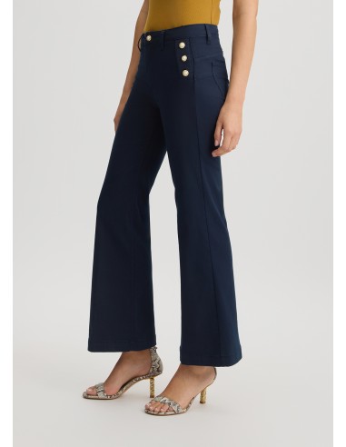 Pantalón acampanado con botones joya