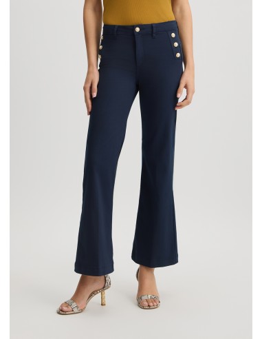 Pantalón acampanado con botones joya