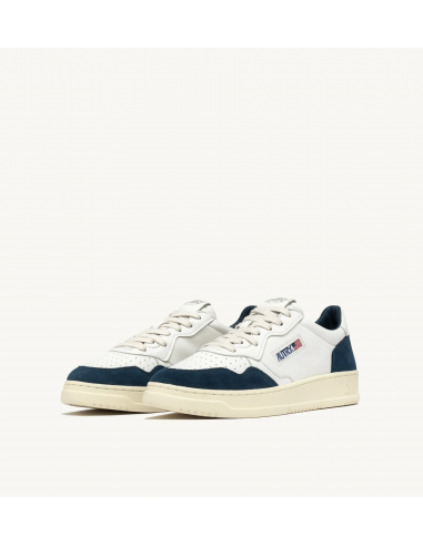 Medalist Low White/Capri Leather Suede
