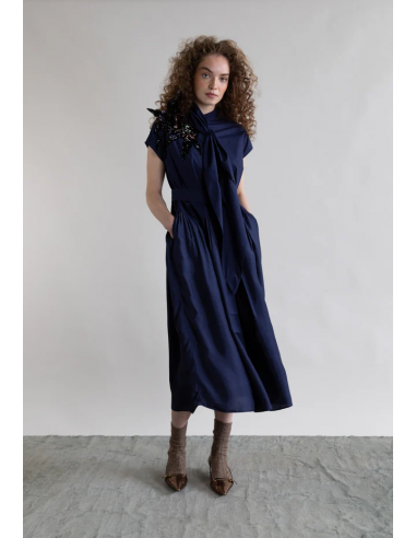 Vestido Falling Chimney Neck