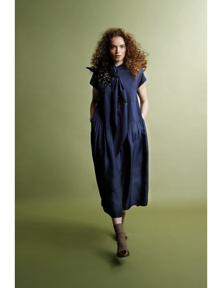 Vestido Falling Chimney Neck