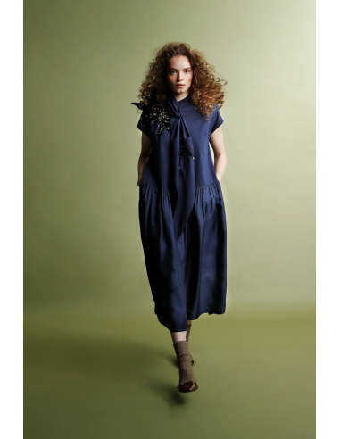 Vestido Falling Chimney Neck