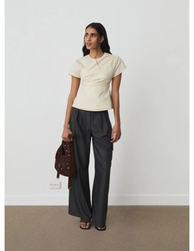 Top Asimetrico Raven Crema