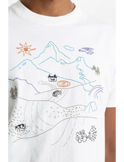 Camiseta Montañas Bordadas 2